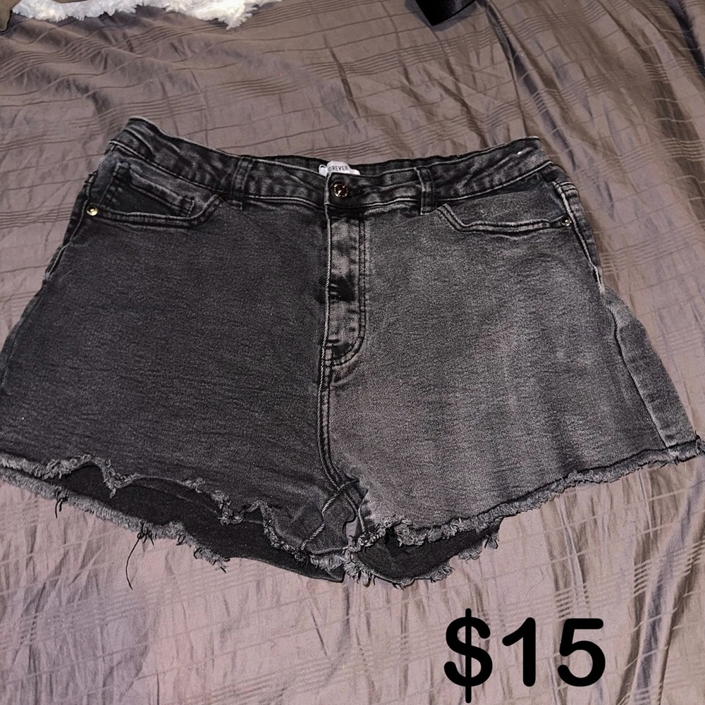 This is Jean shorts very comfy in size 29 they are from forever 21